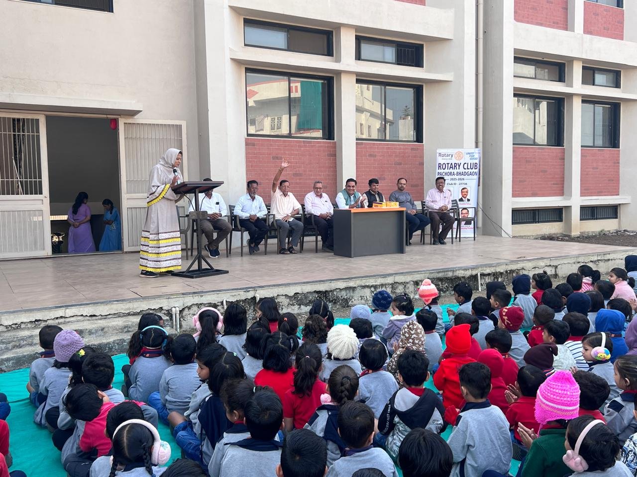 बाल दिनानिमित्त रोटरी क्लब कडून चिमुकल्यांना ''आरोग्य मंत्र''