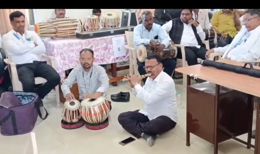 विभागस्तरीय संगीत वाद्य वादन स्पर्धा उत्साहात संपन्न; ग्राम विकास विद्यालयाचा डंका..!! शिक्षक अर्जुन सावळे विभागावर द्वितीय