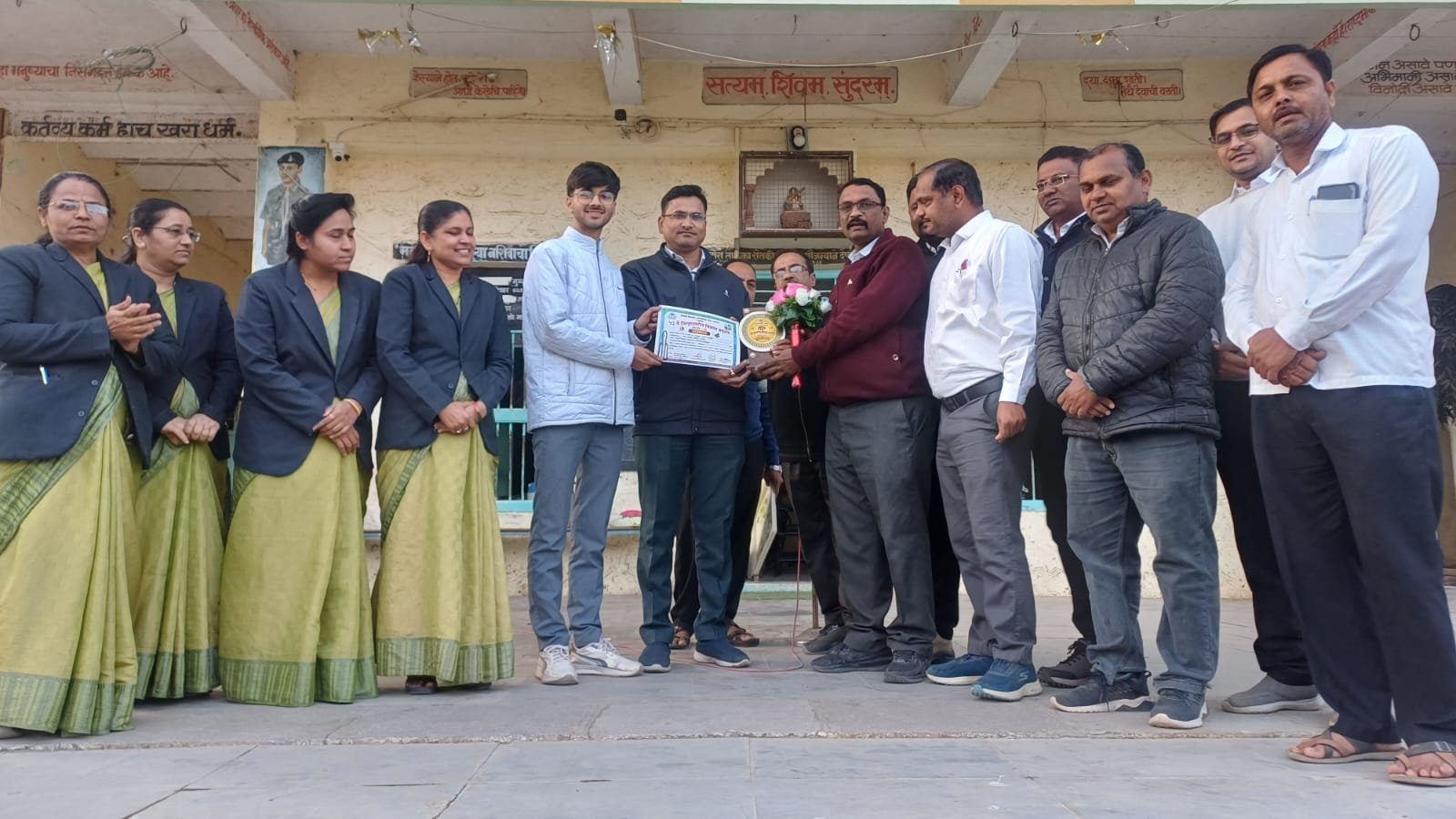 जिल्हास्तरावर झळकले विज्ञानाचे तेज, ग्रामविकास विद्यालयाची राज्यस्तरावर भरारी!