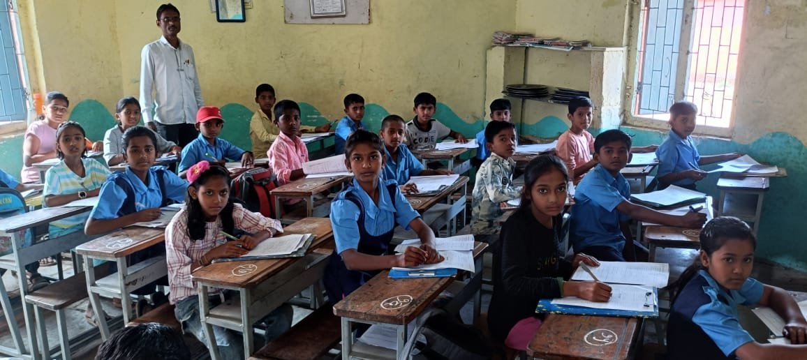 पाचोऱ्यात मिशन स्कॉलरशिपचा यशस्वी प्रयोग — जि. प. विद्यार्थ्यांसाठी शिष्यवृत्ती सराव परीक्षा उत्साहात