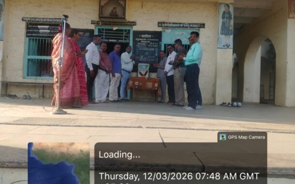 सहकार चळवळीचे शिल्पकार यशवंतराव चव्हाण यांना ग्रामविकास विद्यालयात अभिवादन